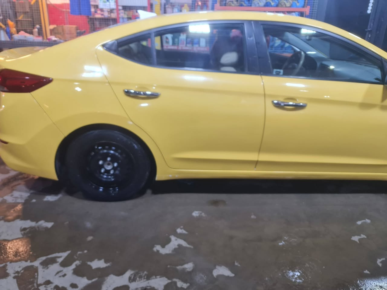 السلام عليكم للبيع النترا 2018رقم بغداد تحويل مباشر فول مواصفات بصمة وفتحه بالسقف تبريد ثلج صدر امامي  خلفي جديد بطارية جديده تايرات جديده كشر جيد جدا المكينه بيها تنقيص اقل الربع من تبديله الدهن للتبديله الثاني تبخير ماكوو شلع مكان السيارة بغداد الكرخ مكلف بالنشر رقم صاحب السيارة
***********
