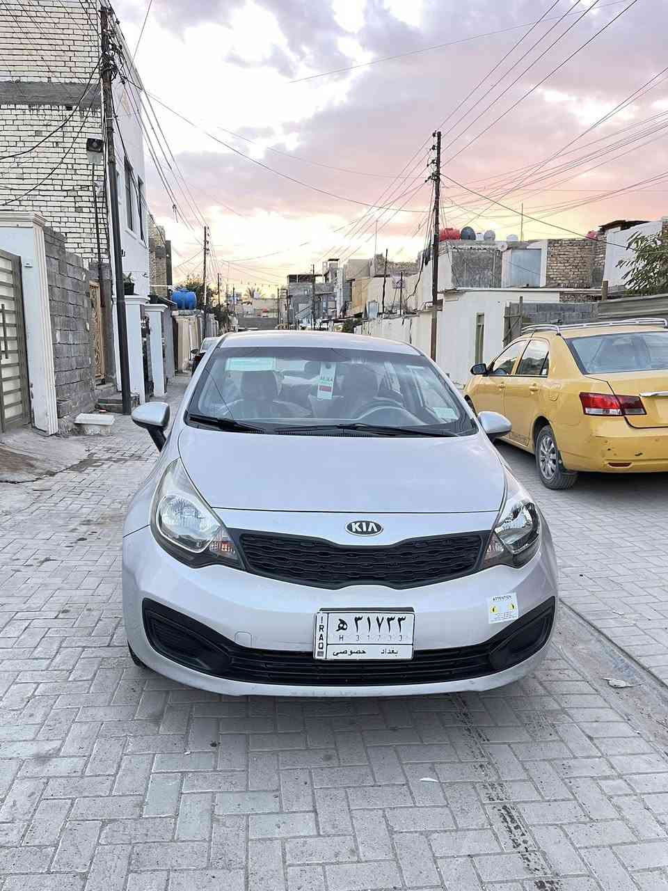 السلام عليكم 
كيه ريو موديل 2015
مكينه 1600 وارد خليجي 
سياره بدون صبغ كفاله عامه 
بيه بارد شويه بجاملغ الخلفي بس 
مكينه كير ستندر 
صدرخلفي امامي جديد 
تبريد تدفئة شغالات ماشيه 173 حقيقي 
تاشه تاب اصليه كامره 
سياره برغي نقص مابيه 
السعر 94 وبيه مجال حك الجيه 
مكاني بغداد البياع نشايت شرطه الخامسه 
*********** لشراي يتصل مامتواجد عل نت
