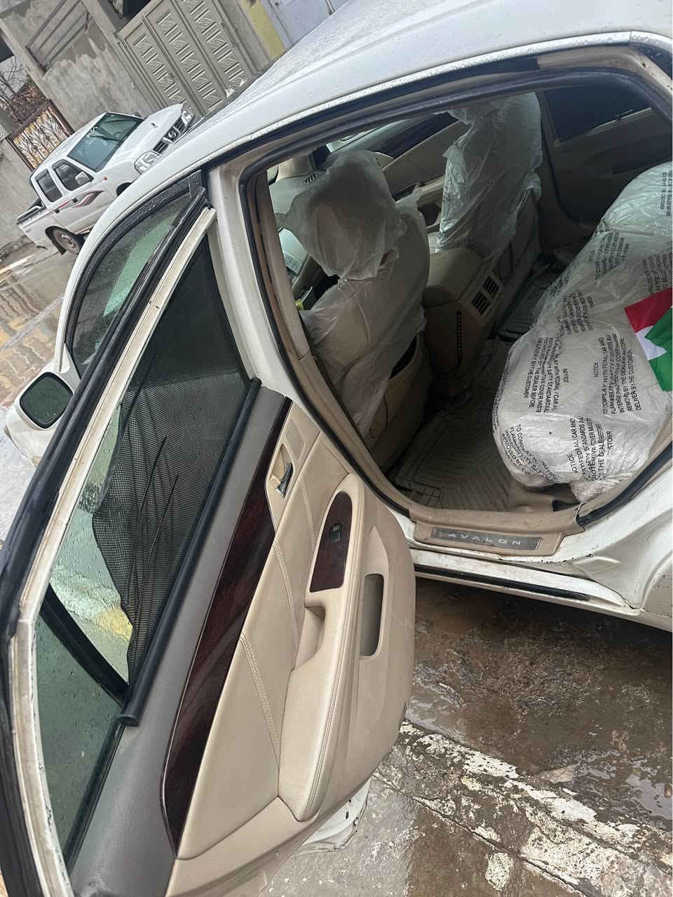 ئەڤەلۆن 2008ڕەقەم سلئمانی سەنەوی بەسەرنەچوە هەزەی تازەیە کامل بۆیاخ پئشی کەپس بەشەرتی تەحویل و۸گڵا غرامەی تیایە دوای مامەڵە بۆت ئەگئڕمەوە گئڕومەکینەی بەشەرت تەبرید ساردوگەرم بەشەرت. نرخی ۸٥گڵاومەعمەلە  تکایەمشتەری نیت سەرمان مەیەشئنە .  ڕە***********. شمشمل, السليمانية
