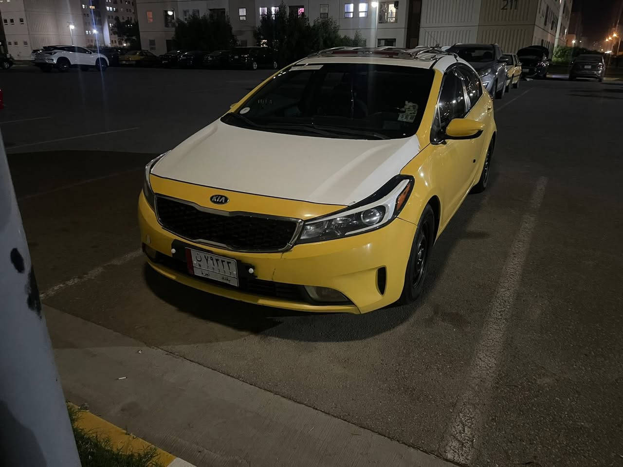 السلام وعليكم 
للبيع    او مراوس بشي اقل    فورتي 
موديل 2017سياره حلوه ومابيه اي نقص 
حادثه قبق جنطه مبدل وباب وجاملغ خلفي مصلحات 
سياره صبغه اوله مامعيوده
الهاتف *********** مكان السياره بغداد بسمايه
