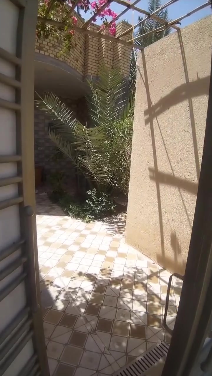 السلام عليكم
بيت زراعي المساحه 150

البناء طابوك والسقف اعگاده بيت مرتب كامل مواصفات  ماي مجاري نت ضوئي مولد قريب عل شارع العام المكان حي الشهداء وهذا رقمي *********** والشراي يدلل
