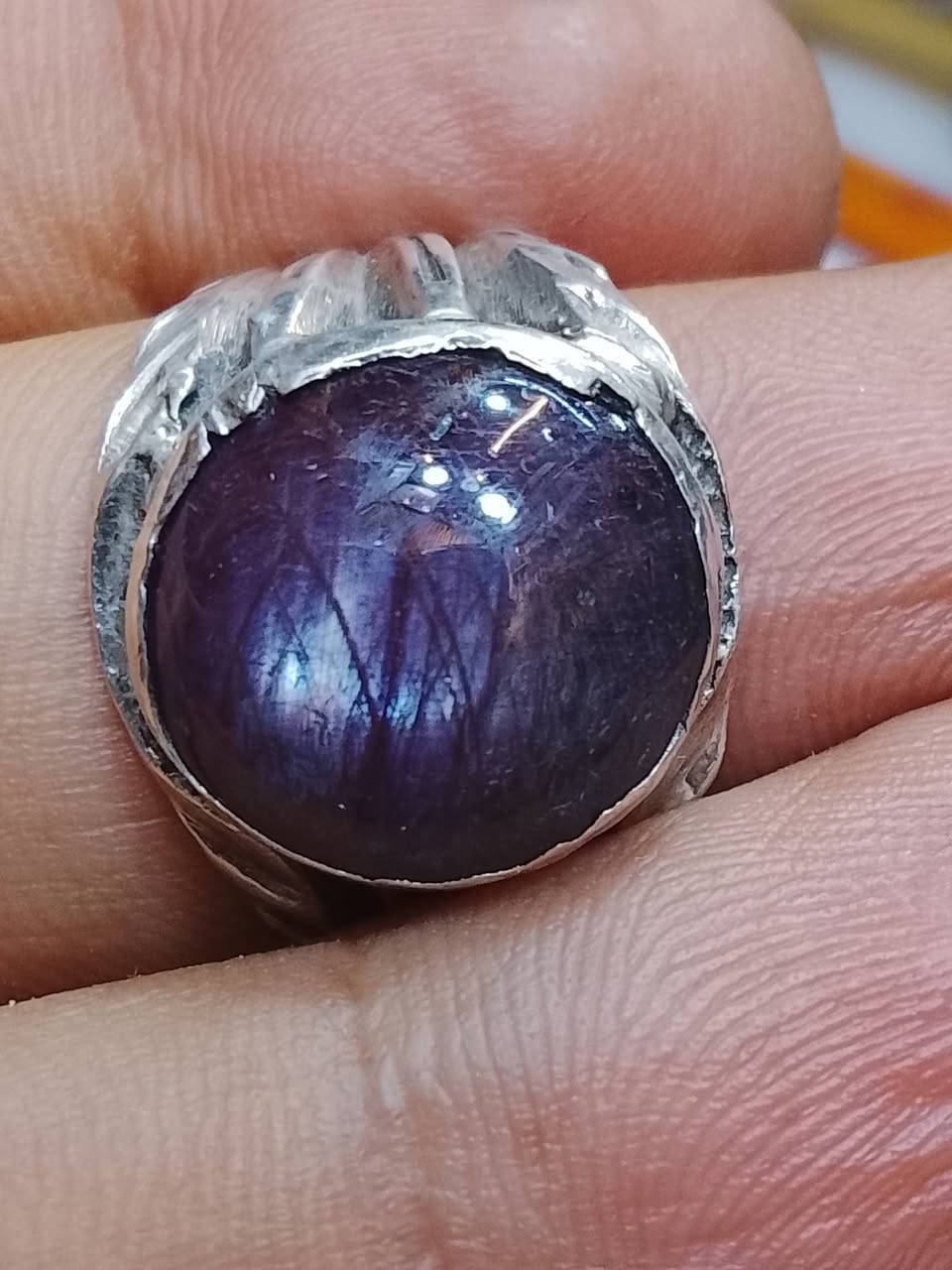 سلام عليكم محبس قديم ياقوت نجمي السعر 150 الف ***********
