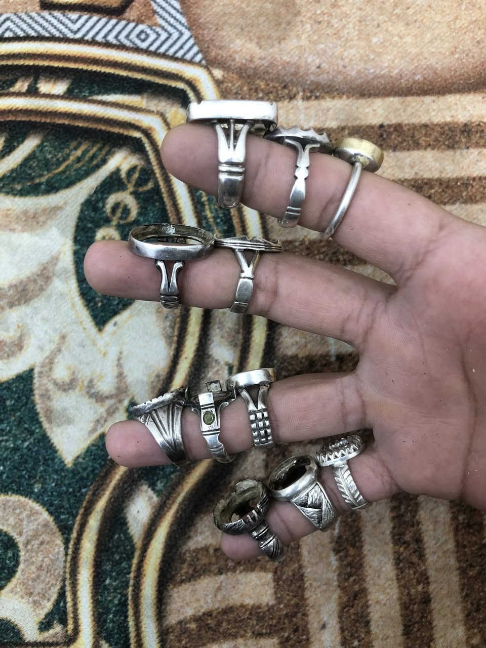 سلام عليكم 
اخوان مجوعة من قوالب وصيغات نضيفة جدن بمعنى الكلمة ما ابيع كسر ابيع قطع 
سعر الغرام خمسة الالف ونص 
الرقم ***********
