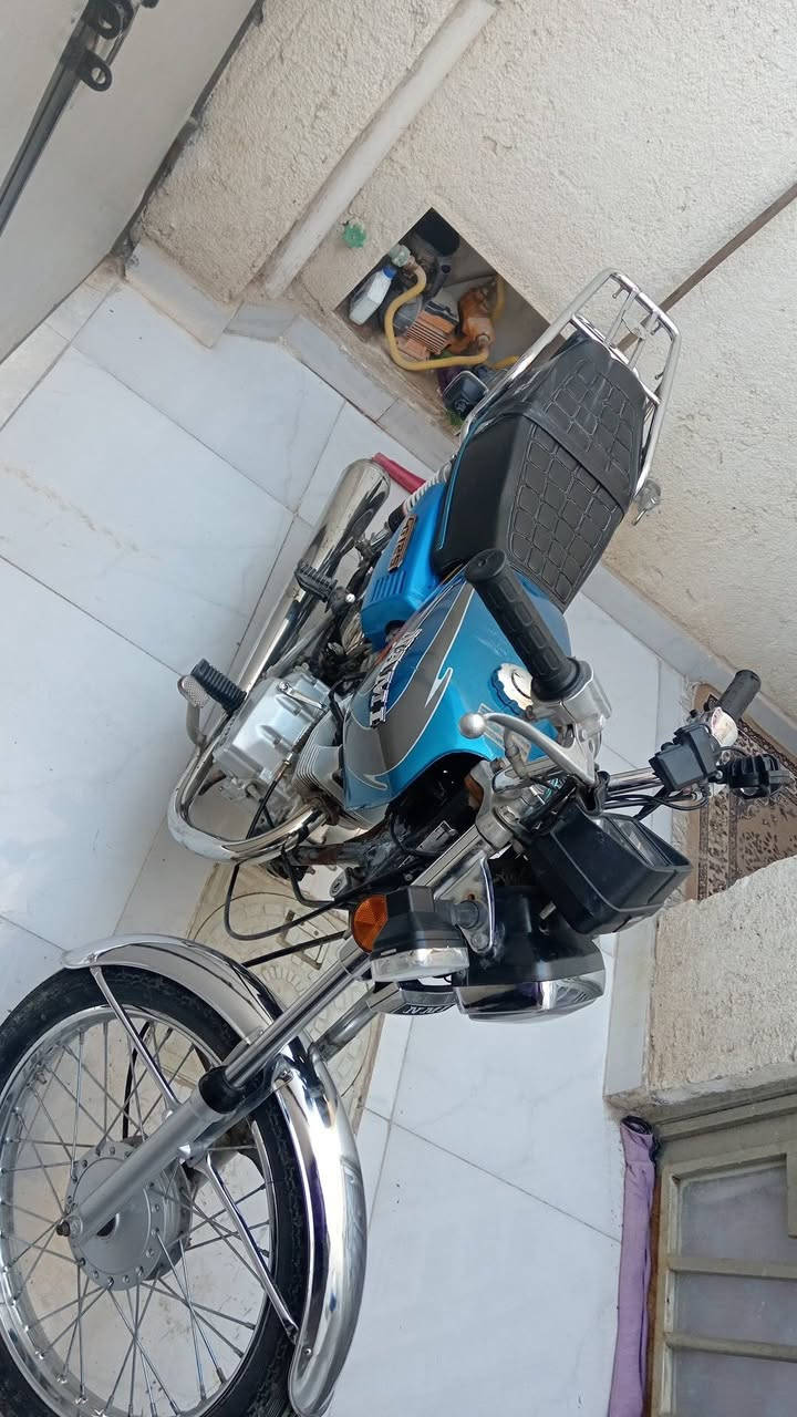 اربعه كير شاصي 18الباقي 23 رقم نجف انكليزي شرط المداور مكاني نجف السعر 900////للاستفسار *********** او واتساب
