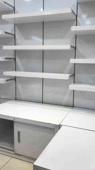 رفوف مع لوكرات للبيع
بغداد واتساب ***********
33 رف + 13 لوكر  
السعر مناسب
