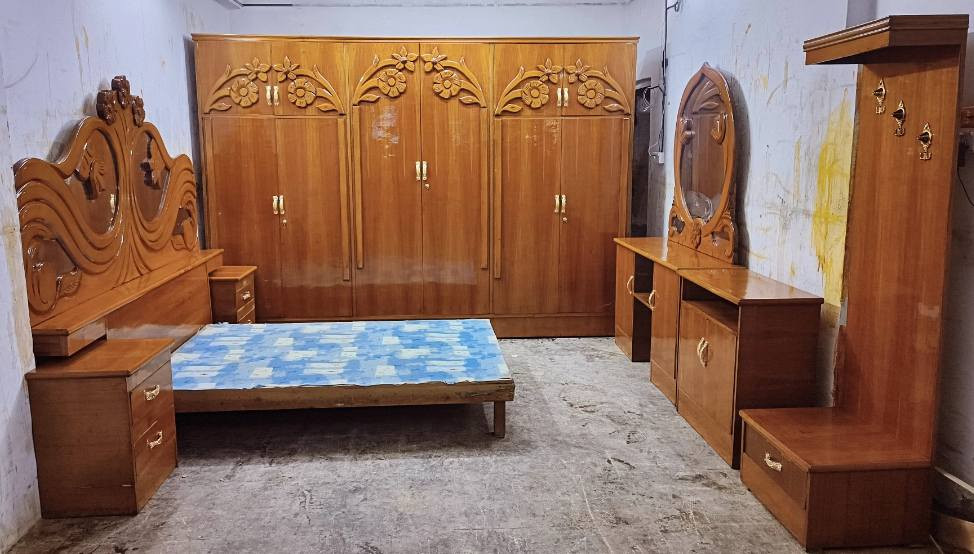 غرفة 6ابواب ملحق صاج داخل وخارج مستعملة كاملة ***********
