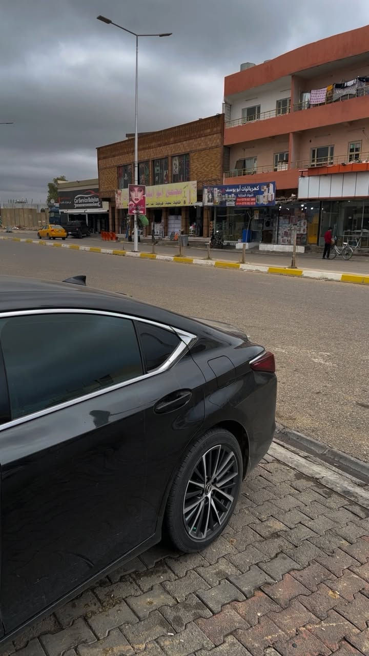 لكزس es 350 /2023
مواصفات 1/1
ضرر قطعتين 
سعر 318 وبي مجال(مو تجي تكلي اختها ب 290 هاي مو هايبرد)
***********
