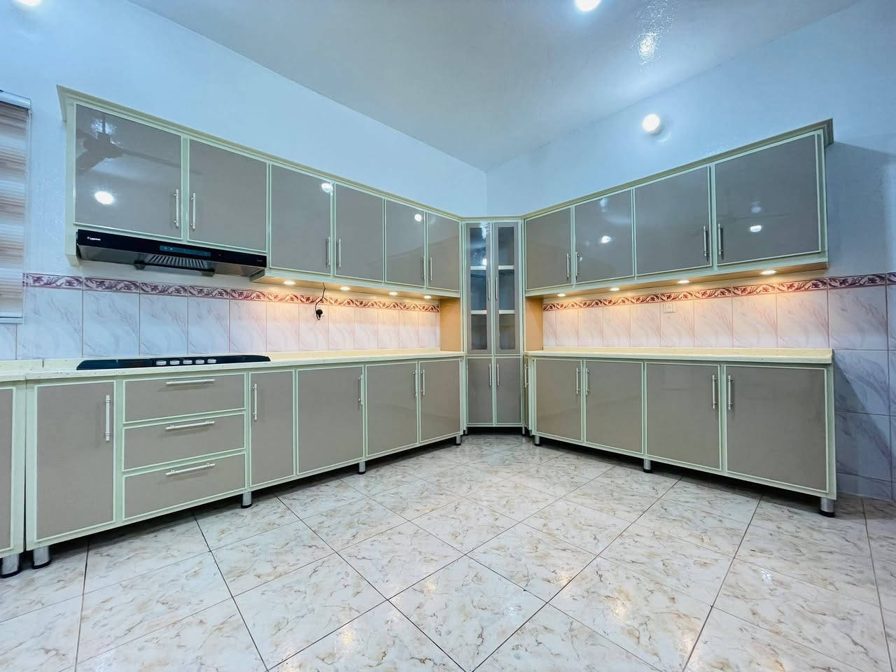 #جمعه مباركه على جميع
♥️🌴
هُناﻙَ ﺃشخاص يتاﺑِﻌُﻮﻥَ صفحتنا باﺳﺘﻤﺮﺍﺭ , ﻣِﻦ ﺍﻟﻘَﻠﺐ ﺷﻜﺮﺍ ﻟَﻬُﻢ اتركوا هُنا شيئا كي أعرِفكم رغم انني اعرف بعضكم.
تحياتي لكم أينما كنتم عشاق الديكور.
***********
