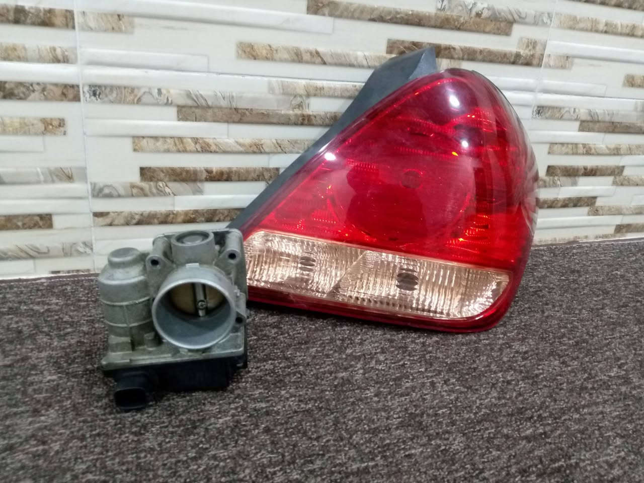 سلام عليكم بك لايت  جهت السكن و جويتر مال سني ياباني ٢٠٠٩شرط كل عيب ما بيهم مكان كركوك   اثنين ب ٥٠ *********** $***********
