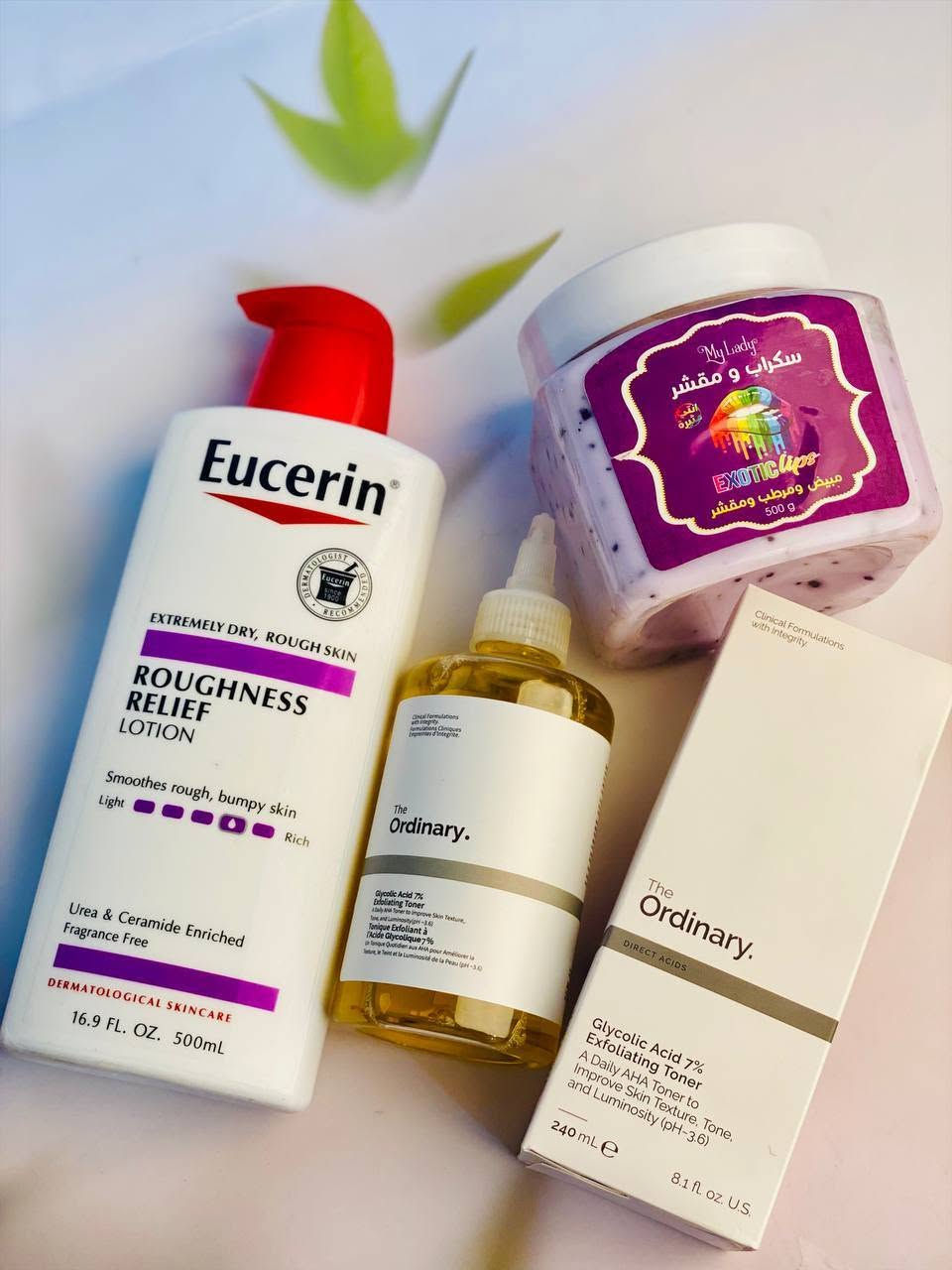 ✨ مجموعة النعومة الفائقة وعلاج جلد الوزة ✨
Ultimate Smooth Skin Kit 🌿
ودعي الحبيبات المزعجة واستمتعي ببشرة ناعمة كالحرير وموحدة اللون مع هذا الروتين المتكامل! 💖
1️⃣ مقشر السكر بالنيلة الزرقاء – Jardin Flamingo 💙
• المفعول: يقشر الجلد الميت بفعالية ويمنحكِ نعومة فورية.
• الفوائد: * يعالج جلد الوزة من الجذور.
• يوحد لون الجسم ويقلل التصبغات.
• يترك ملمس بشرتكِ حريرياً ومنعشاً. 🌸
2️⃣ تونر ذا أورديناري بحمض الجليكوليك 7% ✨
• المفعول: تقشير كيميائي لطيف وفعال.
• الفوائد:
• تفتيح الركب، الأكواع، والمناطق الداكنة.
• تحسين ملمس البشرة وإزالة الحبيبات الحمراء.
• يساعد في تنظيف المسام بعمق لمنع ظهور الشعر تحت الجلد. 🧪
3️⃣ لوشن يوسيرين لتخفيف الخشونة (Roughness Relief) 🧴
• المفعول: ترطيب مكثف يدوم حتى 48 ساعة.
• الفوائد:
• تقشير لطيف للنتوءات بفضل تركيبته الخاصة.
• يقوي حاجز البشرة الطبيعي ويحميها من الجفاف.
• الخيار المثالي للبشرة شديدة الجفاف والخشنة. ✅


**إذا كنت صاحب هذا الإعلان وتريد حذفه لأي سبب، رجاءا أرسل رسالة إلى الدعم الفني**