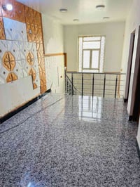 مشتمل طابق ثاني • ٤ غرف نوم • قرب اسواق الكفيل