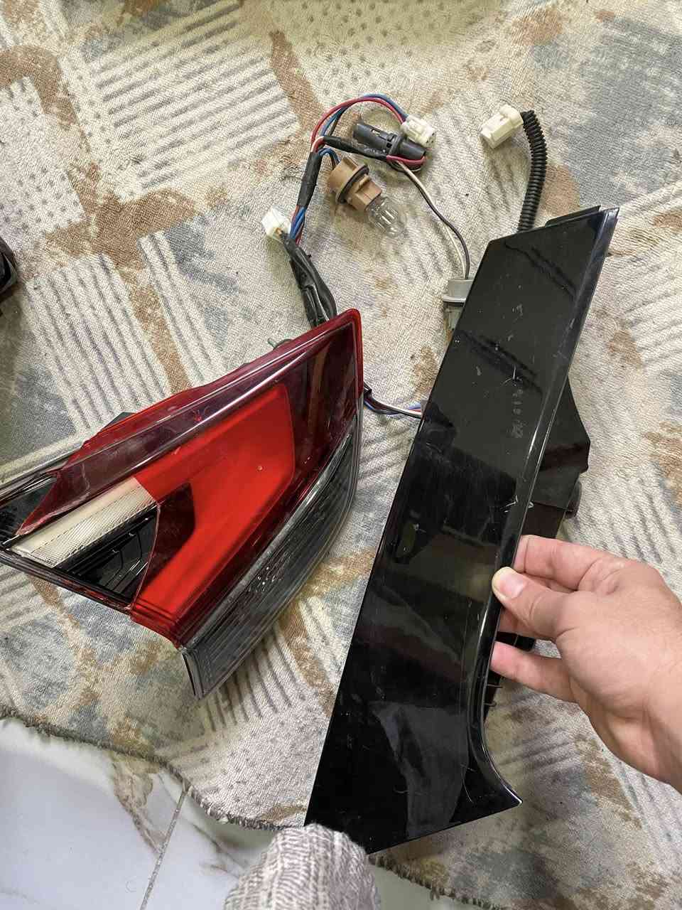 سلام عليكم عندي ذني القطع للبيع 
تريشة صندوك بيانو بلاك جهة اليمين
بك لايت متحرك جهة اليسره بي كسر بس بالجامة يتصلح
ضفيرة هي والكلوبات مالها مال بك لايت ثابت
توصيل موجود كل مناطق بغداد
للاستفسار ***********
