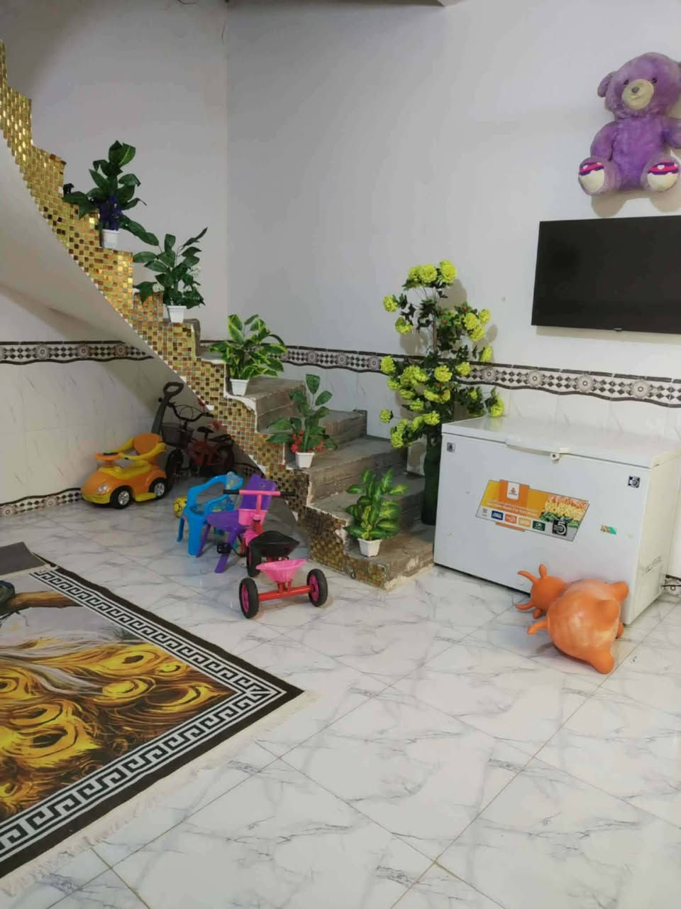 دار لبيع قرب صيطرة ام الهوى قريب الشارع العام  130متر طابوك  مجاري خدمات على شارع الزوار *********** يرهم مراوس  ويرهم قصد مقدمه زينه
