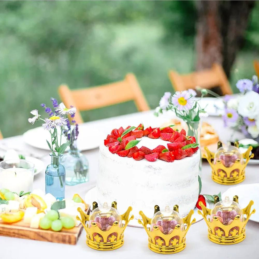 هذا المنتج هو عبارة عن صندوق أو علبة هدايا صغيرة على شكل تاج ذهبي مع قبة بلاستيكية شفافة، تُستخدم عادةً لتوزيعات الحفلات أو كديكور منزلي.
الاستخدام: علبة هدايا قابلة للتعبئة للشوكولاتة، الحلويات، أو تذكارات صغيرة.

المناسبات: مناسبة لحفلات استقبال المولود، أعياد الميلاد، والزفاف.

التصميم: قاعدة بلاستيكية ذهبية اللون مع غطاء بلاستيكي شفاف.


**إذا كنت صاحب هذا الإعلان وتريد حذفه لأي سبب، رجاءا أرسل رسالة إلى الدعم الفني**