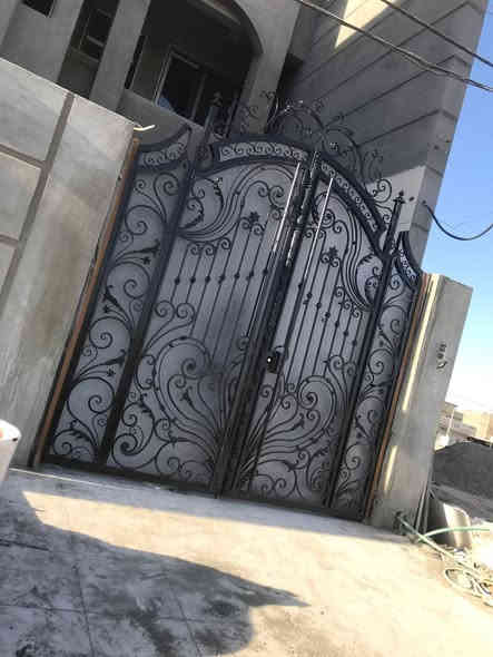 السلام عليكم ورحمة الله وبركاته 
احد اعمالي الابواب الخارجية المنزلية 
وهي عنوان الامان والجمال واناقة المنزل
كما تعطي انطباع على ذوق اهل المنزل ولمستهم الخاصة
 عنوان المعمل البنوك تقاطع الفلسطيني 
اسامه البصام : ***********
