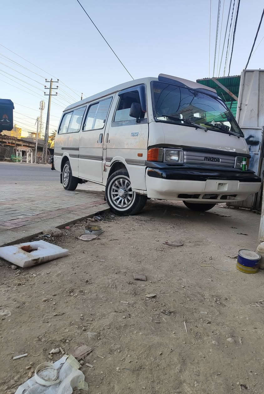 السلام عليكم سيارة ما زدة موديل ٩٣  رقم الماني للبيع سيارة خطهة حي الحر كشن سياحي السيارة ما ناقصهة شي بس المكينة اتبخر
 ***********
