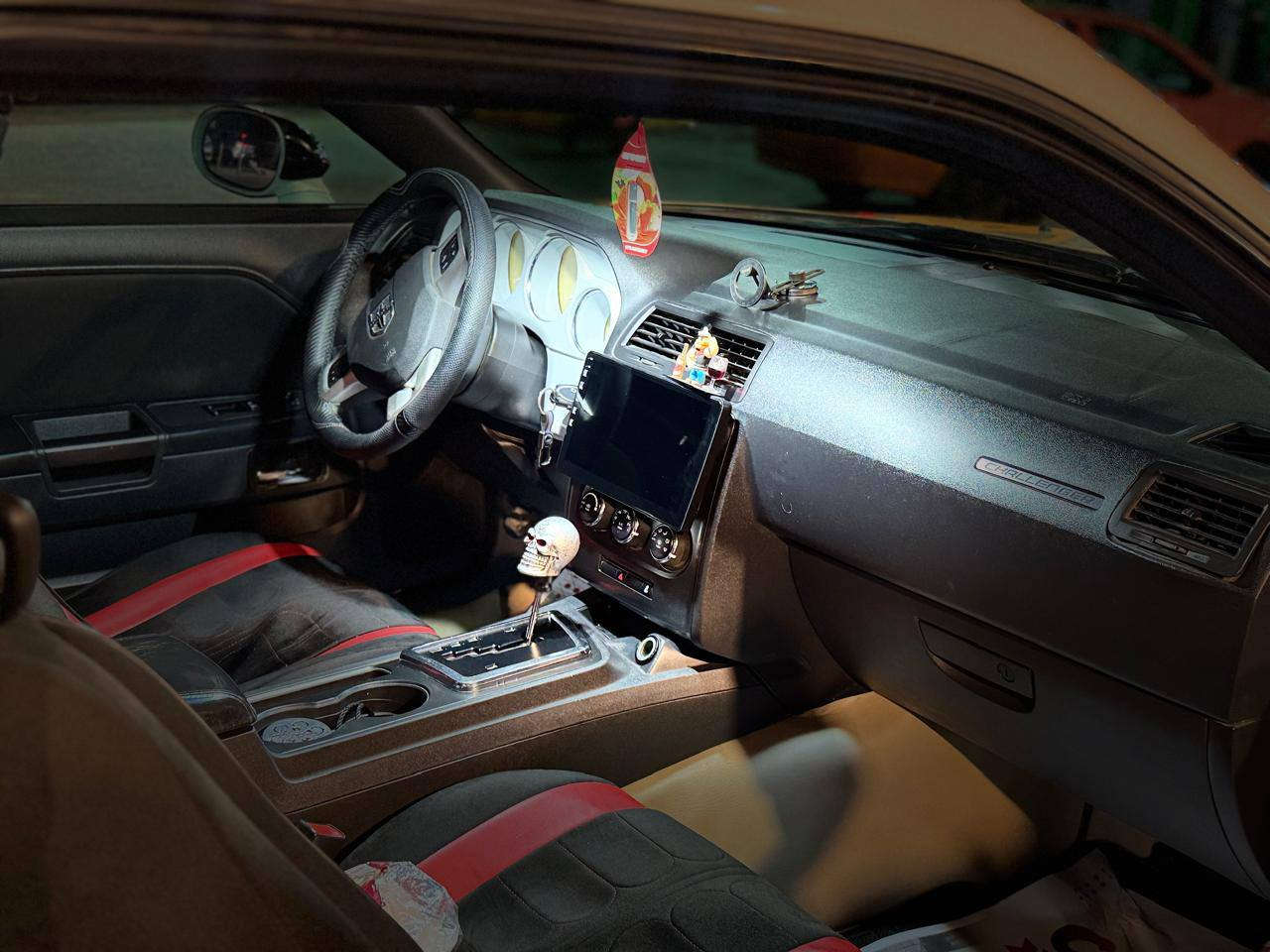 السلام عليكم شباب 
دوج جالنجر موديل 2013 السعر 115 و بيه مجال 
محرك 3600/V6 كفاله 
رقم اربيل دولي تحويل او وكاله 
داخل جلد 
لايت زينون 
كشافات زينون 
تخم تاير جديد 
كير محرك شواصي كفاله
دوشمه جديده 
حداديه امامي خلفي جديد 
شاشه اندرويد & ابل 
صوتها كلش حلو 
عليه ادامه كامله 
السياره كلش حلوه بيه قطعه واحده صبغ والثانيه بارد والبنيد مفتوح 
مكاني بغداد السيديه 
*********** وتساب 
*********** وتساب
