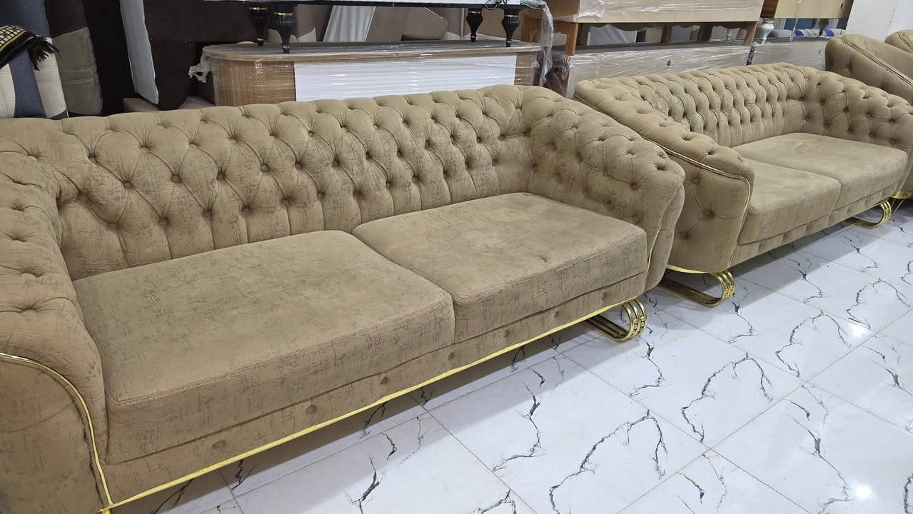 📢 عرض خاص: فخامة التركي بسعر البالة! 🛋️🇹🇷
يعلن مجمع الربيع للأثاث المنزلي عن توفر تخم "لقطة" يجمع بين التصميم الملكي والنظافة الفائقة:
 * الموديل: تركي (تشيسترفيلد) عصري، لون بيجي ملكي مطعم بإطار وقواعد ذهبية.
 * السعة: 10 مقاعد كاملة (جامبو).
 * الحالة: بالة درجة أولى، نظافة ممتازة جداً (نفس الصور تماماً).
 * التصميم: ظهر كابتوني يدوي مع أرجل ذهبية مودرن تضفي لمسة من الأناقة.
💰 السعر:
650,000 دينار فقط! (سعر تنافسي جداً مقارنة بالموديل والحجم).
📍 العنوان:
محافظة واسط - قضاء الصويرة
طريق (بغداد - صويرة) | مقابل محطة رضا الصالح الثانية.
بالقرب من مطعم هنداس (للمتوجهين نحو الصويرة).
📞 للاستفسار والحجز:
يرجى الاتصال على الرقم التالي:
***********
مجمع الربيع.. اختياركم الأول للأثاث الراقي والمتين.
