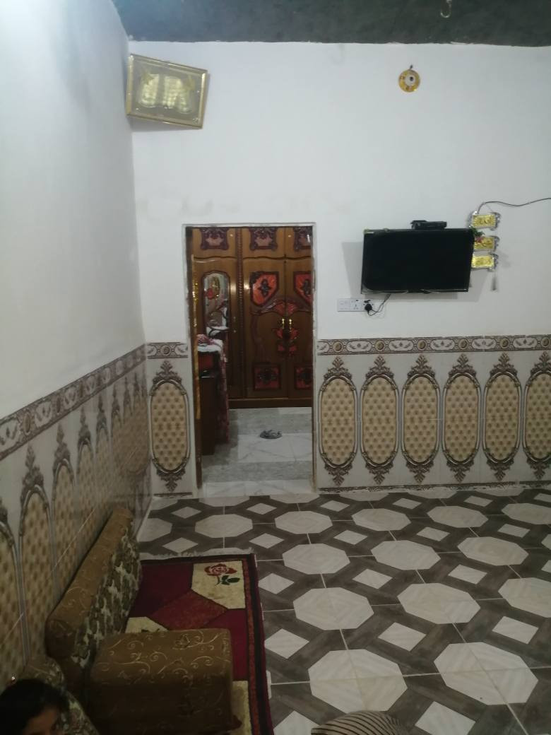 سلام عليكم بيت للبيع 100متر ☺️في النجف الاشرف♥ناحية الحيدريه في حي الامير داخل الحولي الاول قريب ع الحولي الثاني 🤍بناء بلوك  🌼غرفه وصاله ومطبخ وستقبال وحمامات داخليه وخارجيه  الشراي كل الهلا *********** النجف, العراق
