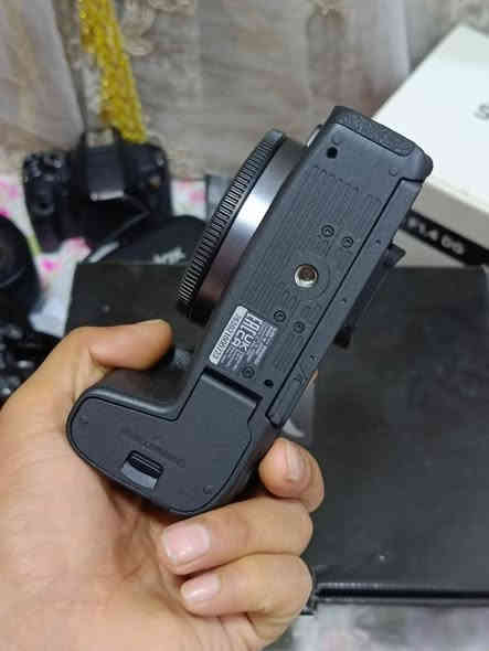 بدي كانون Rp
جديد لوك ستخدام مرتين 
ملحقاته كامله كارتون وشاحن وبطارية وحزام كتف 
دقه 24.3 ميكابكسل 
فيديو 4k
شتره اقل ال 1k
مررلس فول فريم فوكس جدا سريع 
مكاني كربلاء 
واتساب ***********
