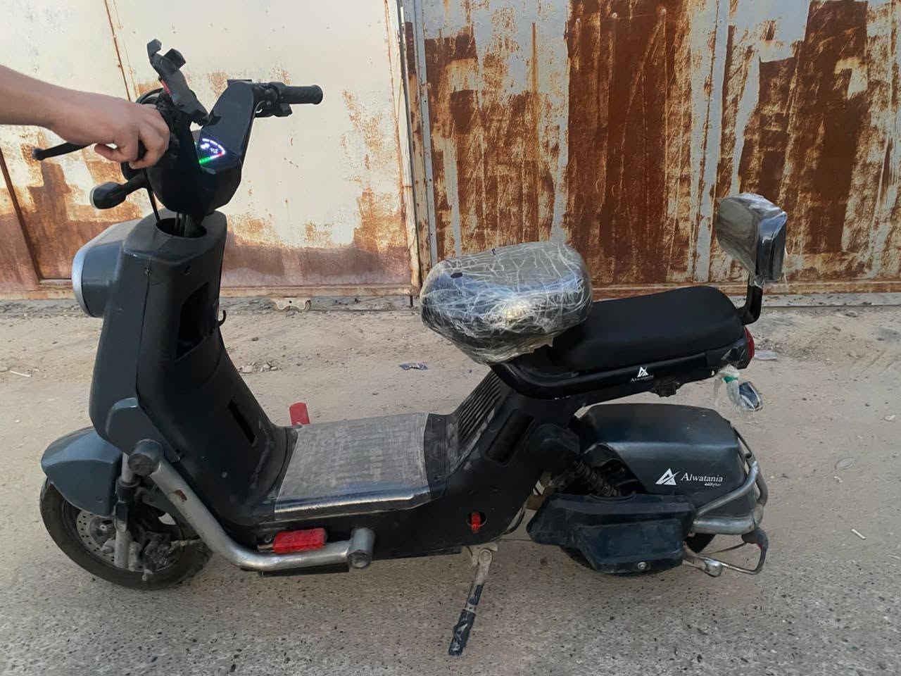 سلام عليكم ماطور شحن يرادلو فقط سكريته باتريات خمسه نضافف. سعروو 225 الف وبي مجال للطين


**إذا كنت صاحب هذا الإعلان وتريد حذفه لأي سبب، رجاءا أرسل رسالة إلى الدعم الفني**
