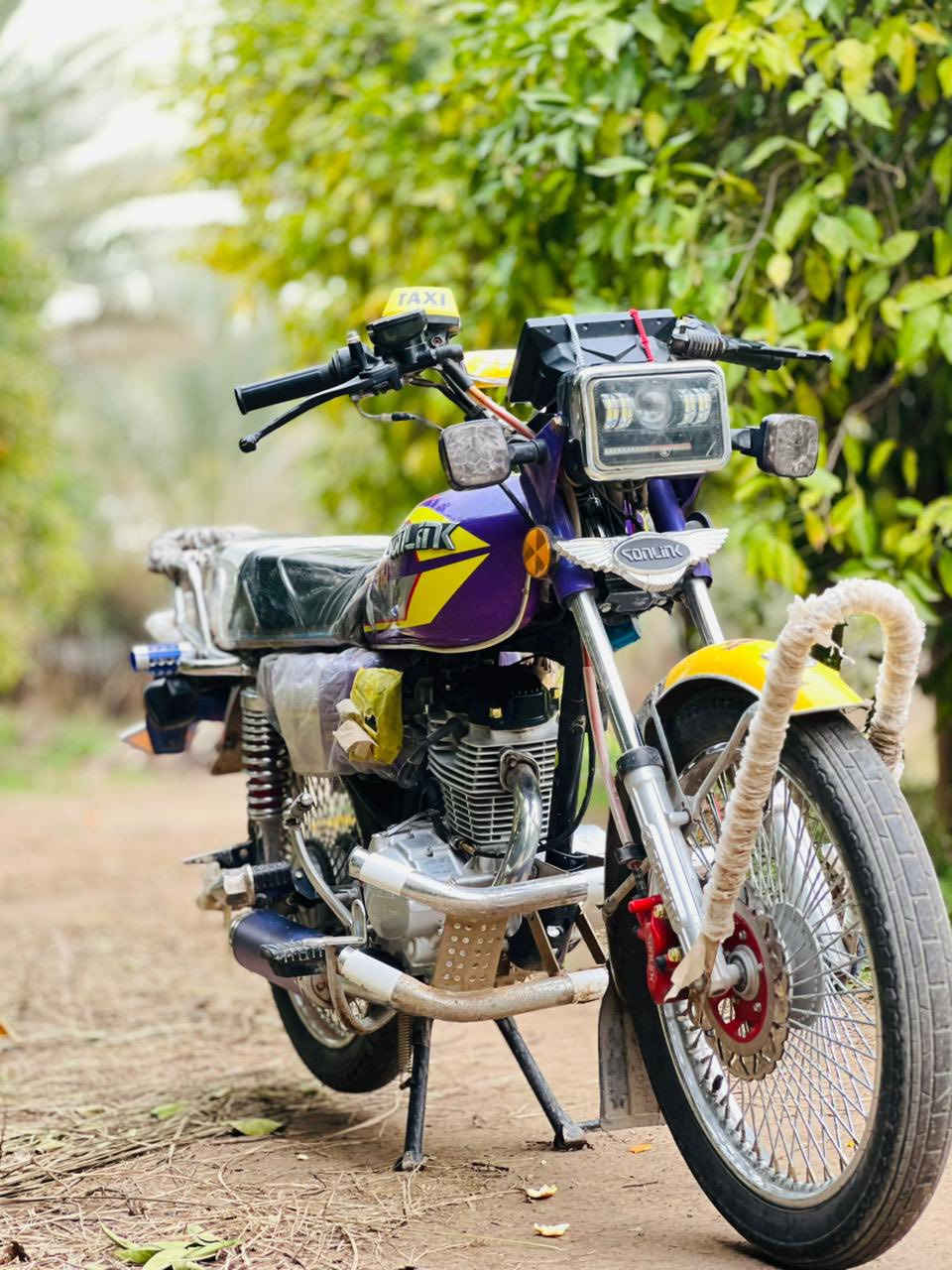 سلام عليكم تايكر 2025للبيع دراجة خير من الله بيهة بس الشاشة نص تشتغل مكان ديالئ قبل صيطرة غالبية السعر خاص الاتصال ***********
