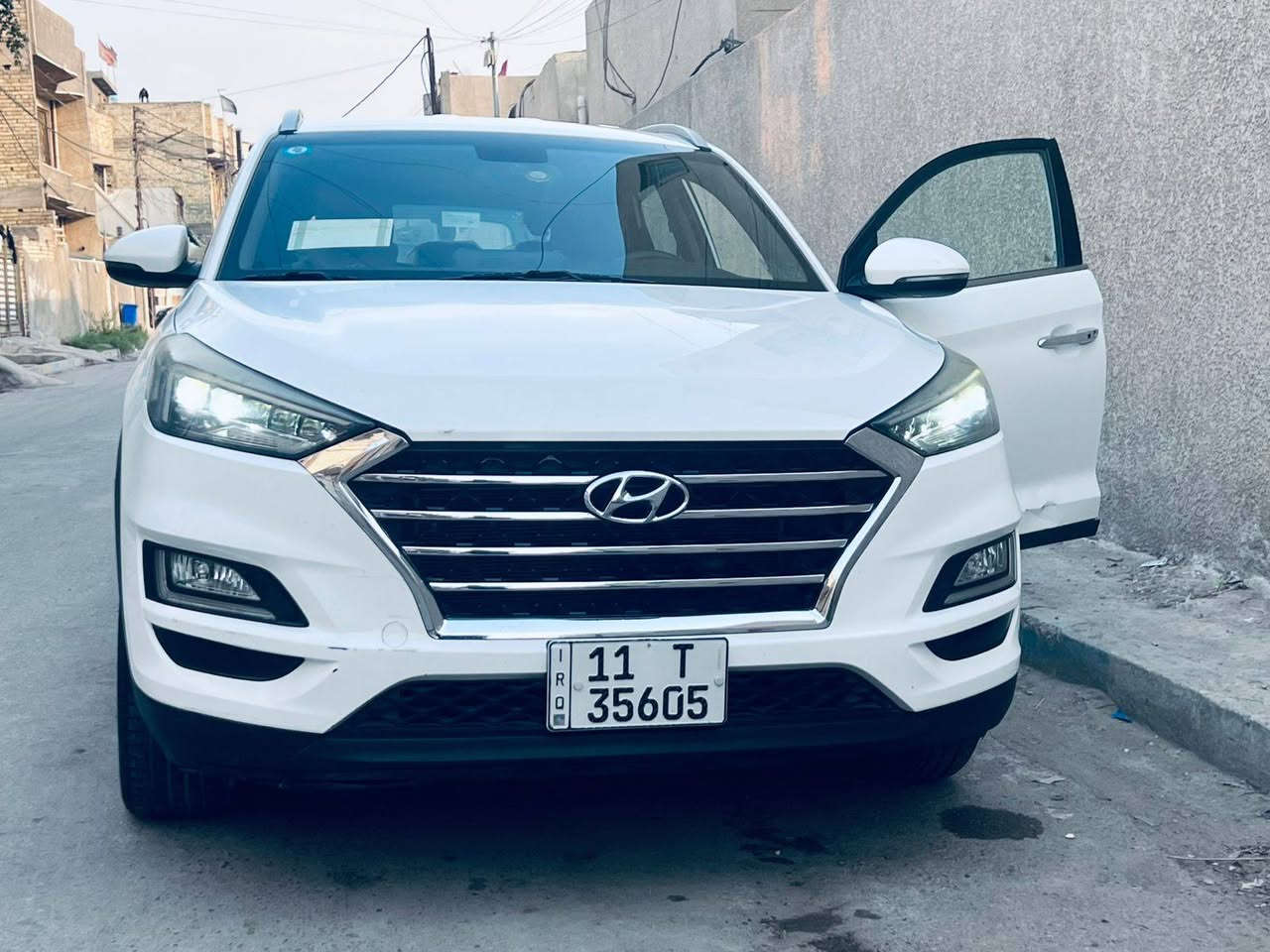 سلام عليكم توكسان 2019 
ماشيه 93 
الكاصد فول عدا بنوراما  5 عدسات بك لايت لد 
 كشنات جلد بلاد 
سايد بريك بل رجل 
بيه هاي طخه كد شبر ع وضعه 
وبيه بارد جوة علامه مال هونداي بل صندوك كد شبر او اقل
مكاني بغداد بلديات ورقمه بغداد  
***********
