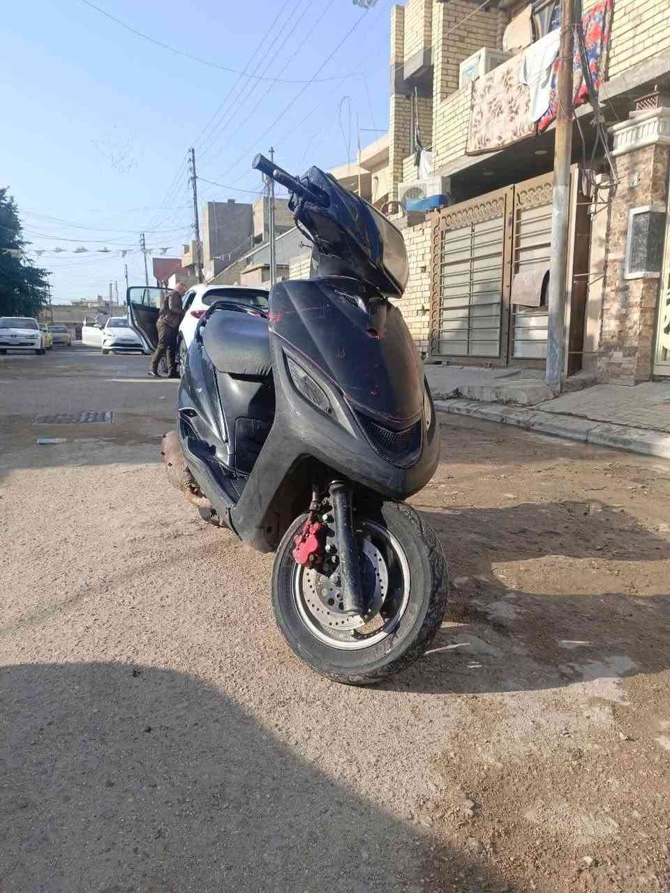 دراجه لبيع ماكس 140 بيهه مكينه تخبل جديده بس كاطعه ناريه مكان بغداد حي الاعلام سعر 175 رقم هاتف  ***********
