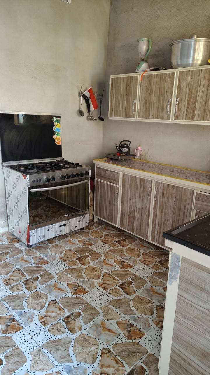 بيت زراعي سند 25لي بيع مكان قوسيات وره مجمع نخيل علئ طريق قديم مال دهوك المسحه 165متر بيت كامل السعر 35بي مجال ***********

