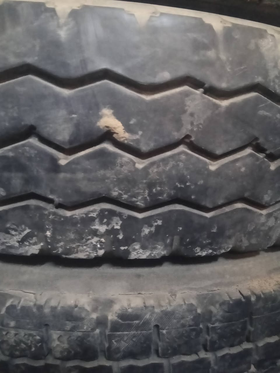 السلام عليكم 
اطارات بالة حجم 17.5/80/225
سعر الزوج 100
العنوان بغداد اللطيفية 
***********
***********
