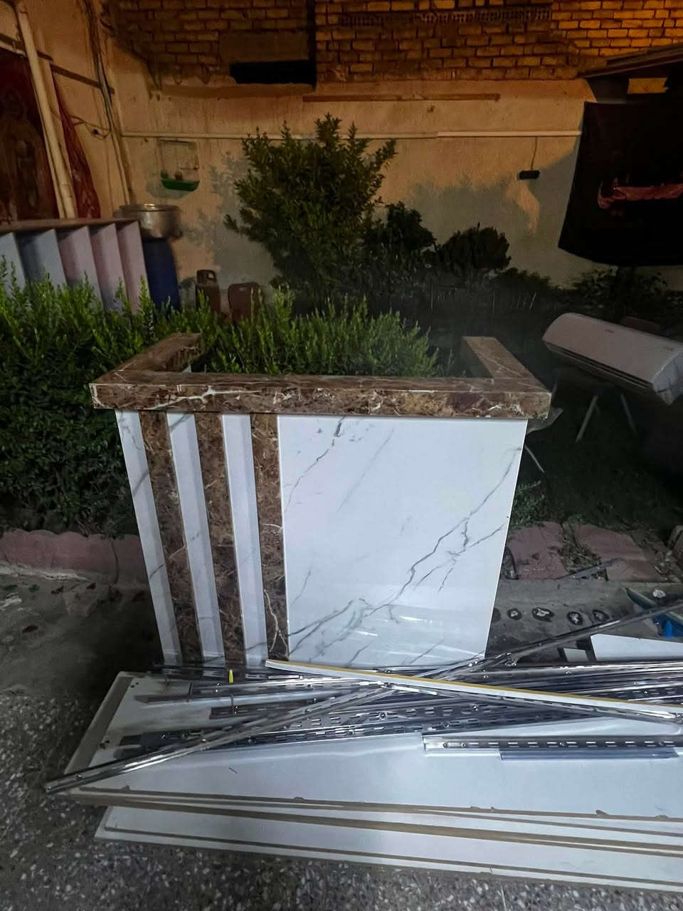 ✨ عايز تفتح محل أو تجدد ديكور محلك وميزانيتك محدودة؟الديكور الصح هو أول خطوة لزيادة مبيعاتك! متوفر عندي رفوف عرض للمحلات بحالة نظيفة جداً وشكلها شيك ومرتب.✅ خامات قوية وتتحمل.✅ تصميم يستغل المساحة صح.✅ السعر محروق وأقل من السوق بكتير لسرعة البيع.📸 الصور المرفقة توضح الحالة على الطبيعة.✉️ للتفاصيل وباقي الصور، تواصل معنا خاص مباشرة أو سيب كومنت وهنرد عليك. 📞 للاستفسار والمعاينة، يرجى مراسلة الصفحة أو الاتصال على الرقم: [***********]الحق العرض قبل ما تفوتك الفرصة! 📌 المكان: [بغداد/ بلديات]
