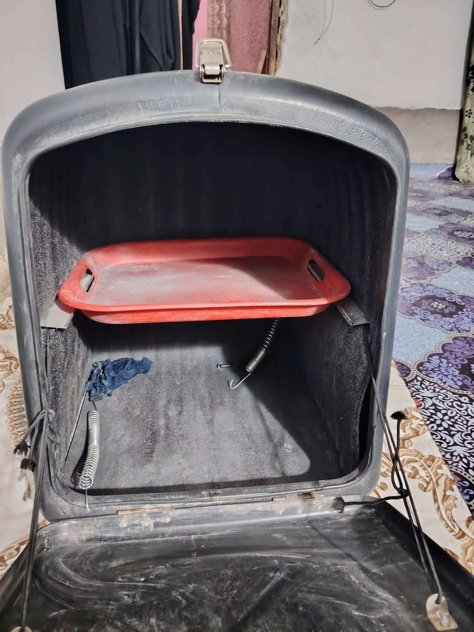 سلام عليكم حبيبي هاذه صندوك جديد للبيع كامل مكمل كبل شده وطلع ب40 وبي مجال بس عوزه غسله مكاني كربلاء حي العسكري مقابل افران الؤلؤه ***********
