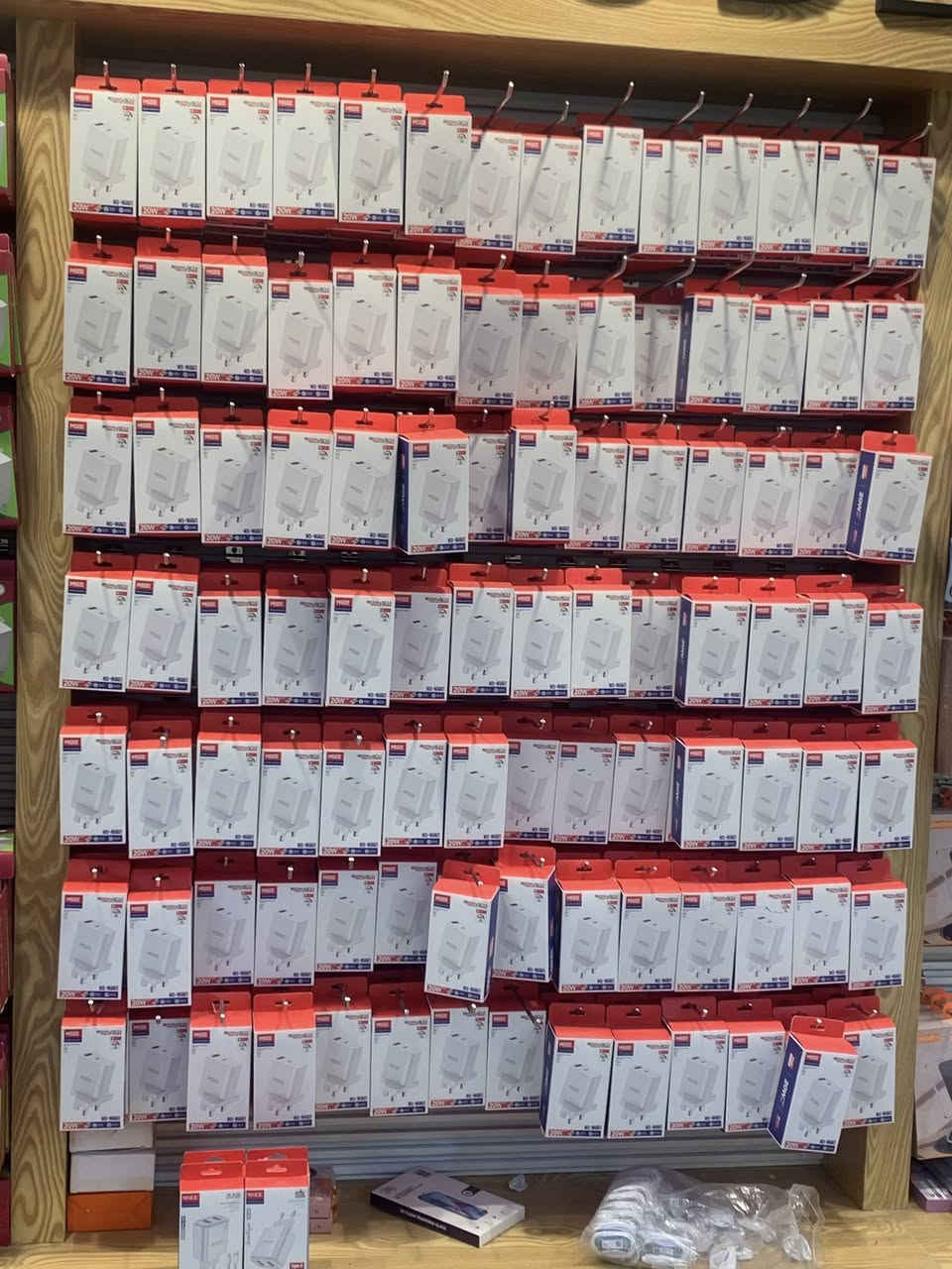 � إعلان خاص لأصحاب محلات الموبايل والإكسسوارات 📱🔌
إذا عندك محل موبايلات أو إكسسوارات وتبحث عن:

✅ أسعار جملة منافسة

✅ عروض مستمرة ومميزة

✅ توصيل سريع لحد باب المحل

✅ بضاعة أصلية ومضمونة

🔥 الحل موجود عند شركة فورتبيل 🔥

📍 العنوان: كركوك – شارع الجمهورية – عمارة عشتار

🚚 نوصل طلبك لحد باب المحل بكل سهولة وسرعة

للاستفسار والطلبات راسلنا على الخاص أو اتصل بينا الآن 

*********** /انس حسين 📞

شركة فورتبيل… شريكك الأفضل للنجاح 🤝✨
