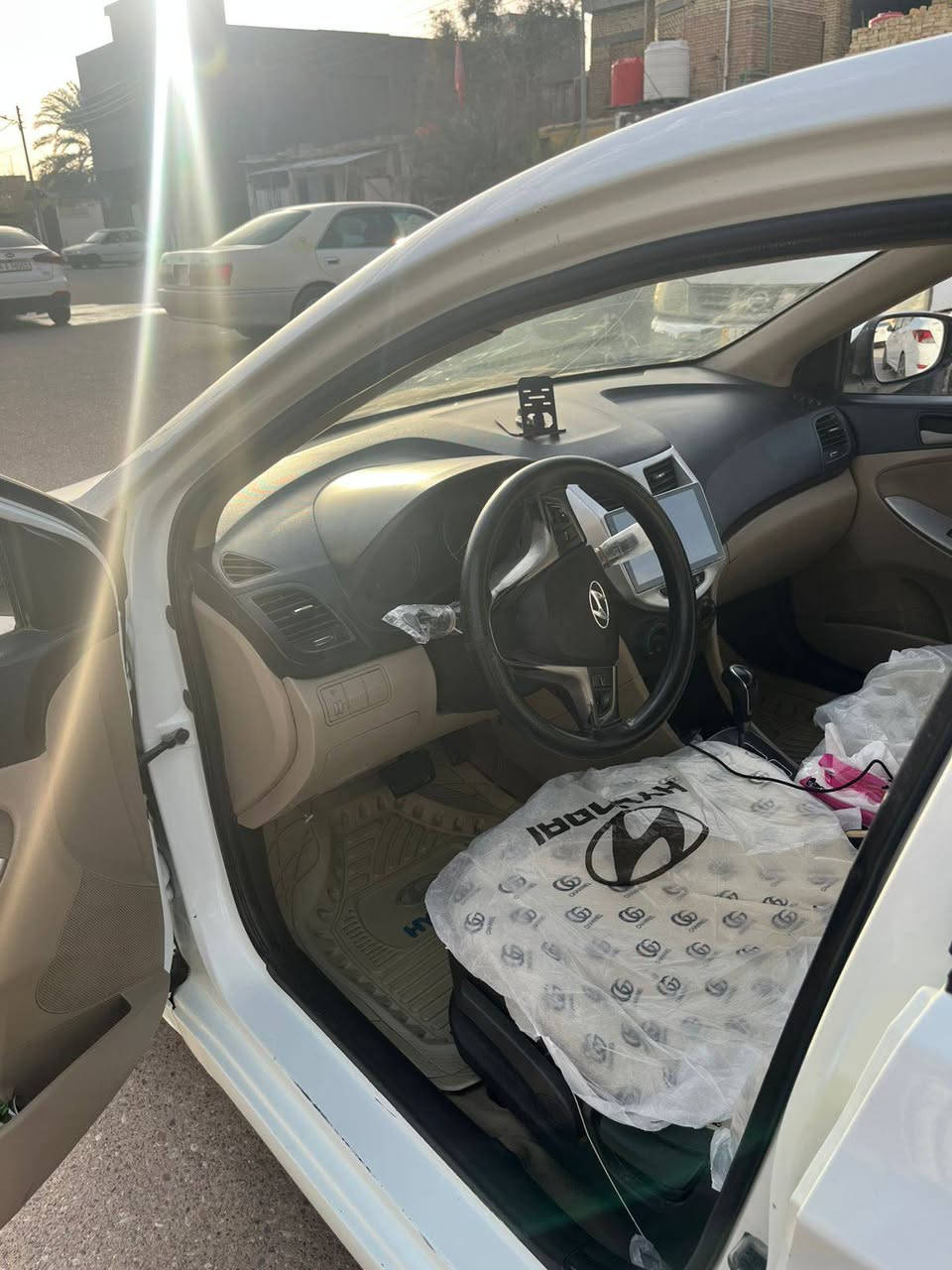 اكسنت موديل 2016سياره نضيفه سياره بسمي تحويل ثاني يوم سياره سنويه منتهيه سياره بيه جاملقات خلفيه بارد وصبغ سياره رايده ب85 وبيه مجال  تريد تعرف اكثر رسالني او تتصل وبخدمتك
***********
