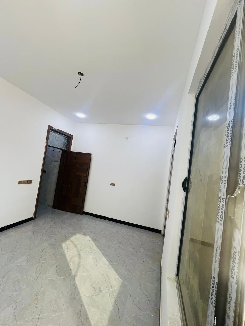 - السَلام ؏ـليڪُم ،
- بيت للبيع مساحة 50  متر 
- 3طوابق ⁠

- الموقع : بغداد _ الدورة _ البعيثة  مجمع السلام الثاني  
- خدمات كاملة بالمنطقة
- ( كهرباء _ماء_تبليط_مدارس _ سوق)
- ☎️ للأستفسار التواصل  ع الخاص او واتساب 
***********
