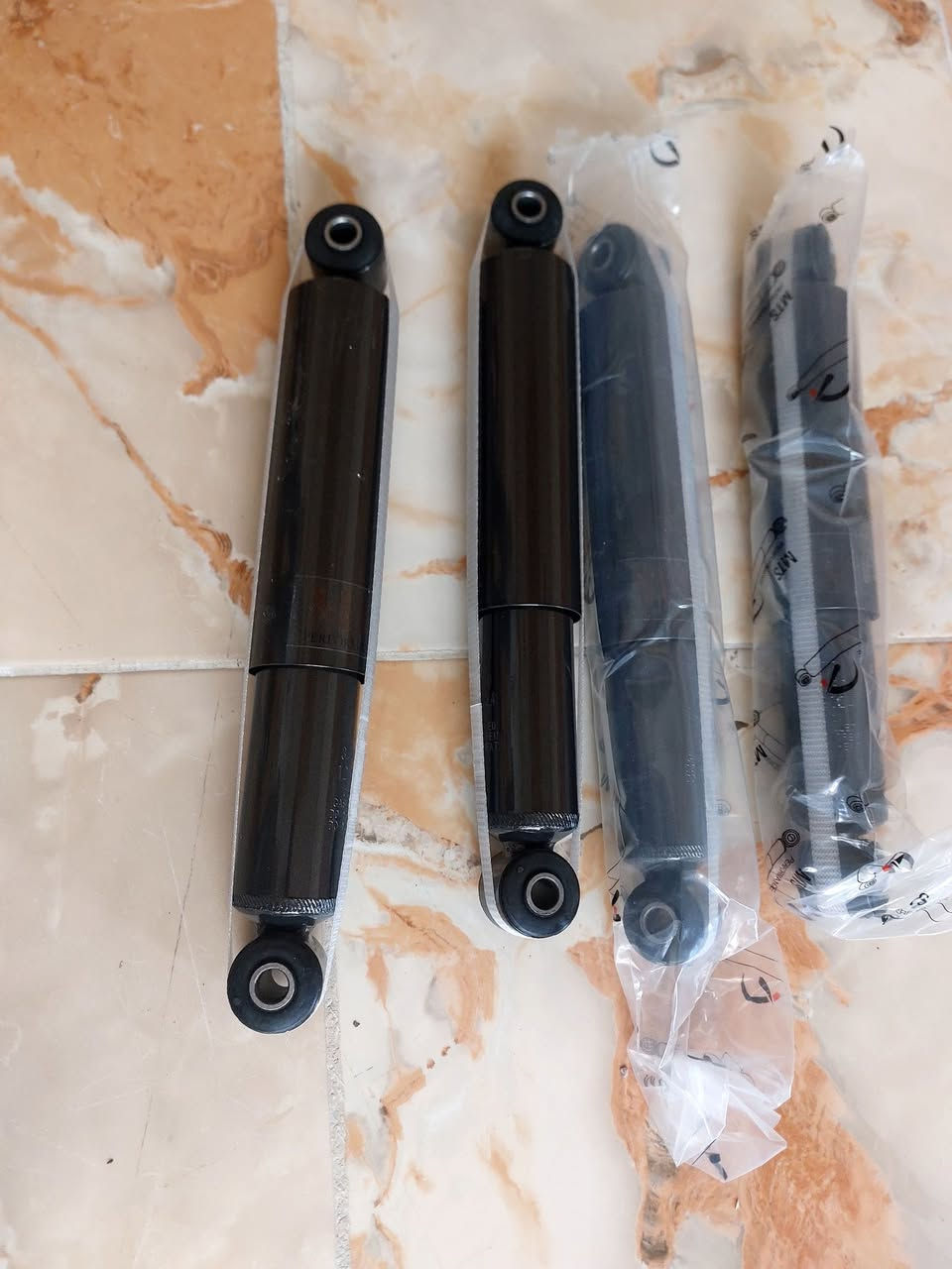 السلام عليكم.دبلات خلفي لسيارات كلايزر7راكب موديلات 91_95. 96_2000. 2001-2007. سعر التخم70الف كما يوجد لدينا توصيل لجميع المحافظات وتساب او اتصال ***********
