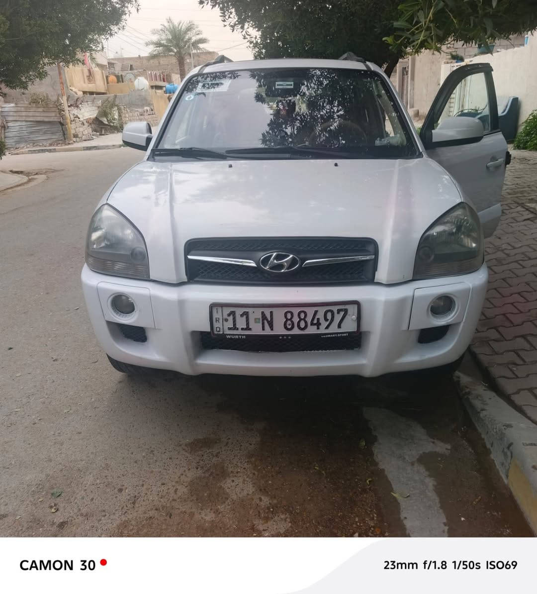 توسان 2009 لون ابيض خليجي مكينة 2400 اربعة سلندر مكفولة من الضربة والصبغ مكانهه بغداد جسر ديالى القديم السعر 120 رقم التلفون ***********
