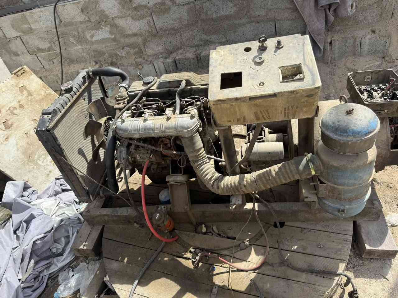 عندي مولد كيه للبيع 30 kv شغاله بس متروكه المكان البصرة التنومه كردلان رقم ***********
