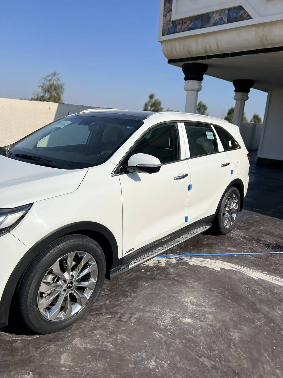 سلام عليكم 
كيا سورنتو 2020 خليجي 
فول موصفات للاخير........ 1/1
مكفولة كفالة عامة 
سقف بانوراما
بصمه أبواب 
بصمه تشغيل 
جنطه كهربائيه 
كشنات جلد  
شاشه 5كامرات وحساسات 
رادرات توقف ذاتي 
6 سلندر 7 راكب 
3 قطع تبريد 
سياره جاهزه عل اخير استخدام شخصي. 

رقم صاحب السيارة 
***********. /مكان سياره بغداد التاجي
