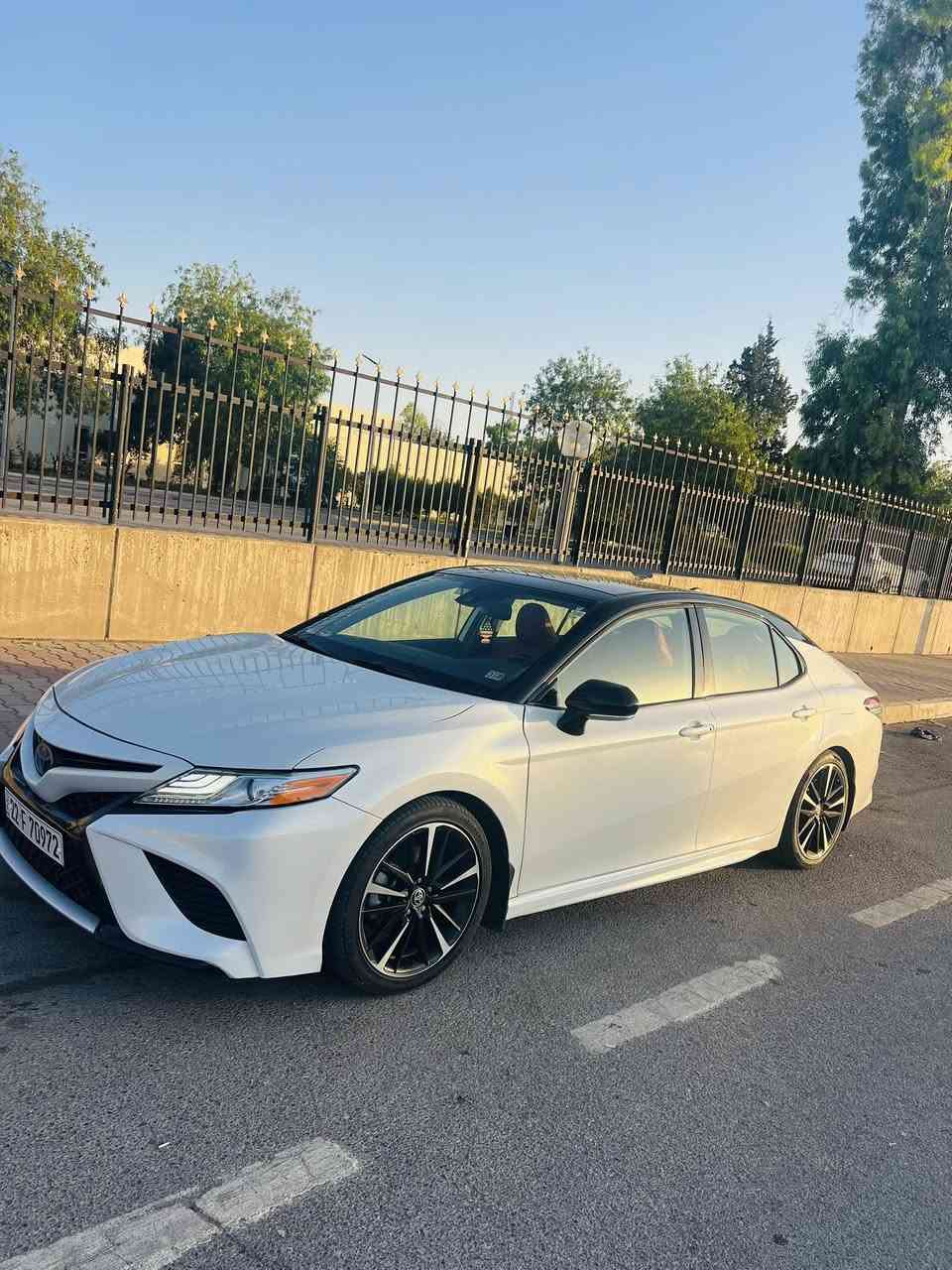🚗 للبيع: تويوتا كامري XSE موديل 2020 (وارد أمريكي) ممتازة وجاهزة للاستخدام فوراً.
📌 المواصفات الأساسية:

 الموديل: 2020

 الفئة: XSE (أعلى فئة رياضية)

 اللون الخارجي: أبيض 

 اللون الداخلي: جلد احمر 

 المحرك: 2.500 (4اسلندر )

 الوارد: أمريكي

بنسست سيارة چاملغ ورا سبوغ شبرصندوق سبوغ

🌟 أبرز المميزات والتقنيات:

 فتحة سقف (بانوراما) تضفي لمسة فخامة.

 شاشة عرض كبيرة تدعم Apple CarPlay و Android Auto مع نظام صوتي متطور.

 رادارات أمامية وخلفية، نظام تنبيه مغادرة المسار، ونظام الرادار التفاعلي (رادار شحط).

 نظام مراقبة النقاط العمياء في المرايا الجانبية.

 عجلات (ويلات) ألمنيوم رياضية مقاس 19 إنش بلونين مميزين.

 إضاءة LED أمامية وخلفية بتصميم هجومي رائع.

 تشغيل ذكي (بصمة) مع دخول ذكي لجميع الأبواب.

 أنظمة قيادة متعددة (Eco / Normal / Sport) لتناسب كل الأجواء. رقم السيار أربيل انكليزي ب اسمي تحويل مباشر مكان السياره أربيل  الاتصال ع رقم موبايل ***********.                                                                              ره قم شانصي سيارة 4T1K61BK0LU001587
