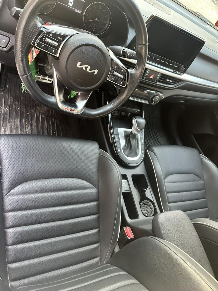 السلام عليكم.                                                       فورتي ٢٤  جتي لين ماشية ١٤ حادث بسيط مكفولة من الصبغ والتكحيل والفتح واليرباك سيارة جديده.                                                                      المواصفات والحادث بالمنشور.                                    هاتف. ***********.                                                          غير متواجد على الفيس
