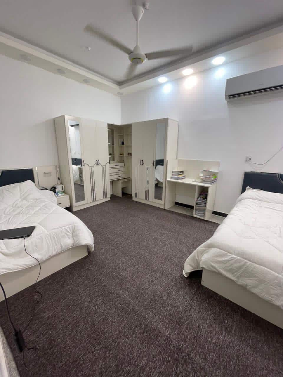 منطقة الجمعية 📍
مساحه 100 متر 
8 في 12 ونص
سنة البناء 2013
نوع البناء كونكريت مسلح 
والحايط طابوق 
3 غرف فوق و ومطبخ واستقبال وغرفه جوه
طابقين وركن
بستنه مفوض بالطابو
الجمعيه فرع ابو الحطب 
حسينية بدره او حسينية الزهراء

السعر 265 مليون 

***********-***********
