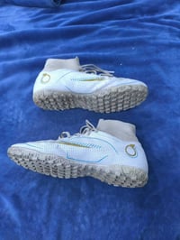 احذية رياضية • مقاس ٣٩ • جملة