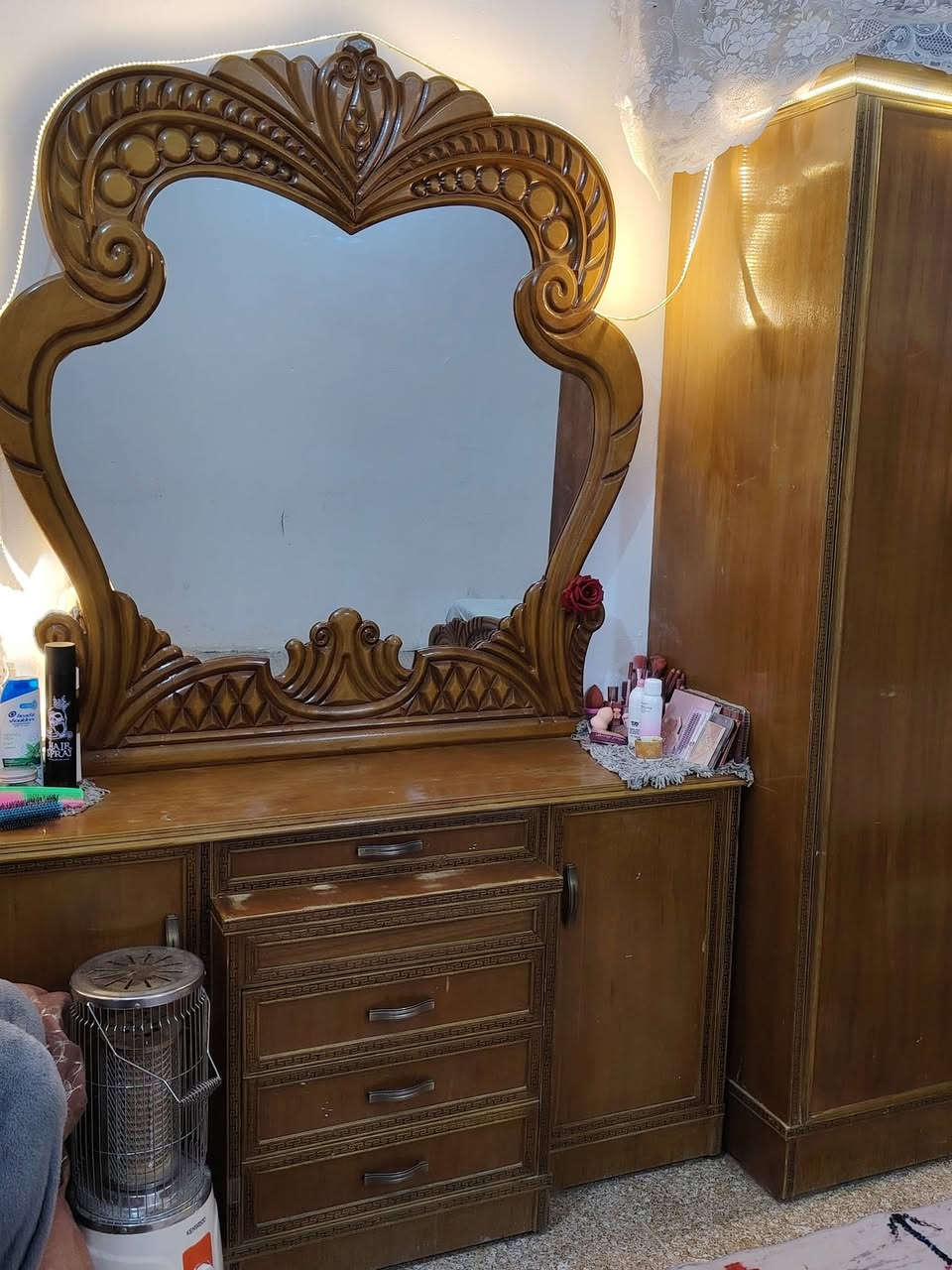 السلام عليكم غرفه اخشاب صاج عراقي تكمه السعر ٧٠٠ وبيها مجال مكاني بغداد الشعب ***********
