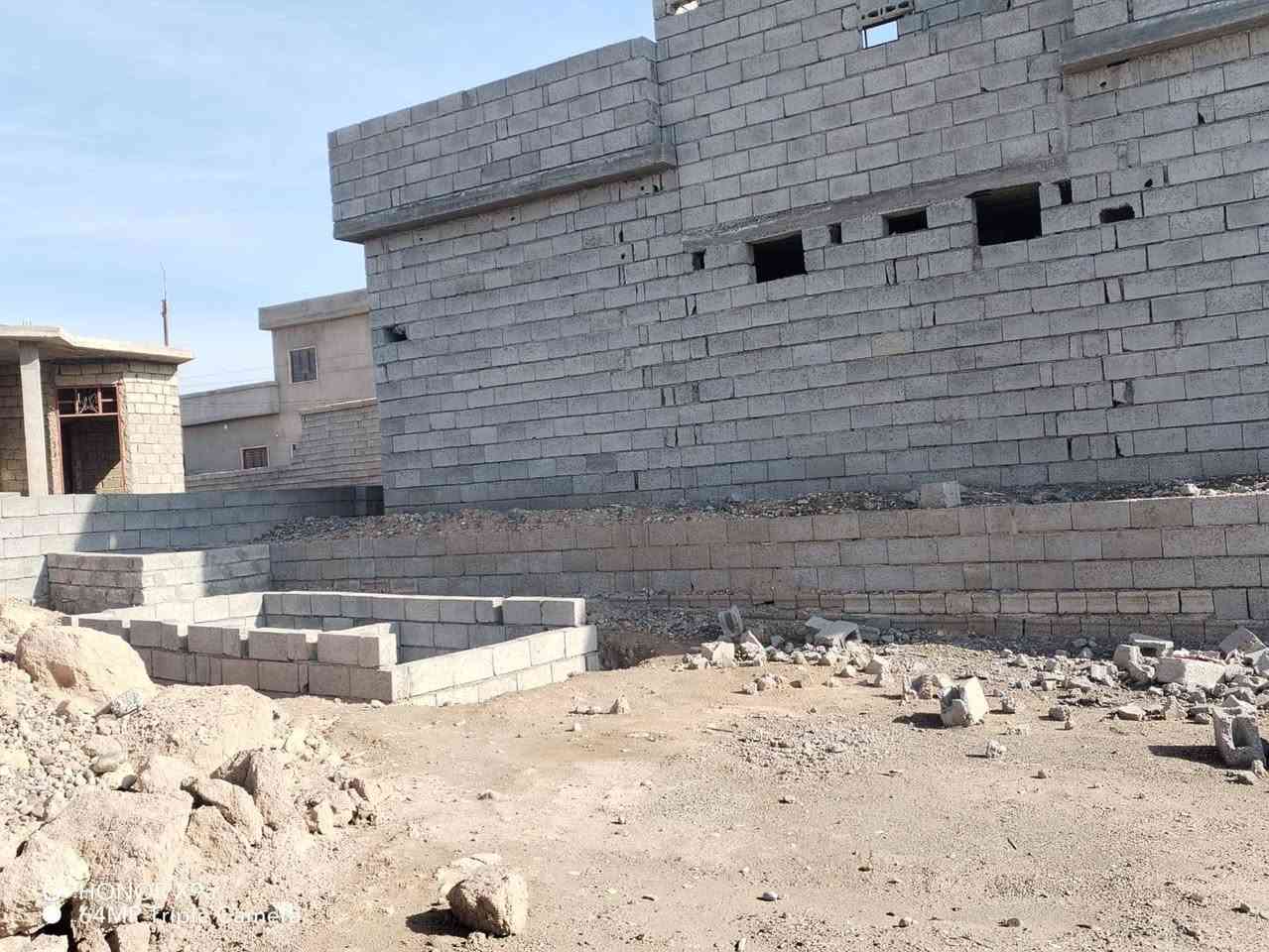 بيت مصبوب من فوك بناء حديث يم بيت مؤيد الحاضر وبليبل ابن صالح الساده المساحه 1600واصل مي للكاع وموجود قصطل مي صب هم كامل الخريطه رقم واحد السعر حسب المراهم والقناعه ***********
