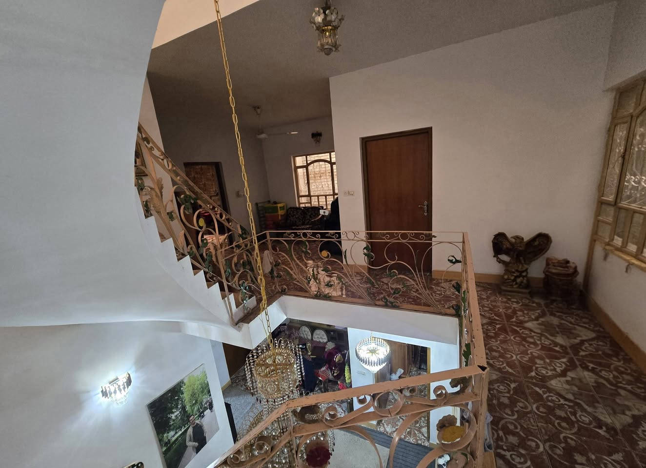 دار للبيع
الموقع الطالبية - الطاقة 
الواجهة 10
النزال 20 

المساحة 200 
يحتوي كراج + حديقة+استقبال +حمام+مطبخ +حولي + غرفة نوم +خدمات صحية
طابق الاول ٣ غرف نوم + خدمات صحية 
الطابق الثاني بيتونه + سطح 
للاستفسار الاتصال 
***********
