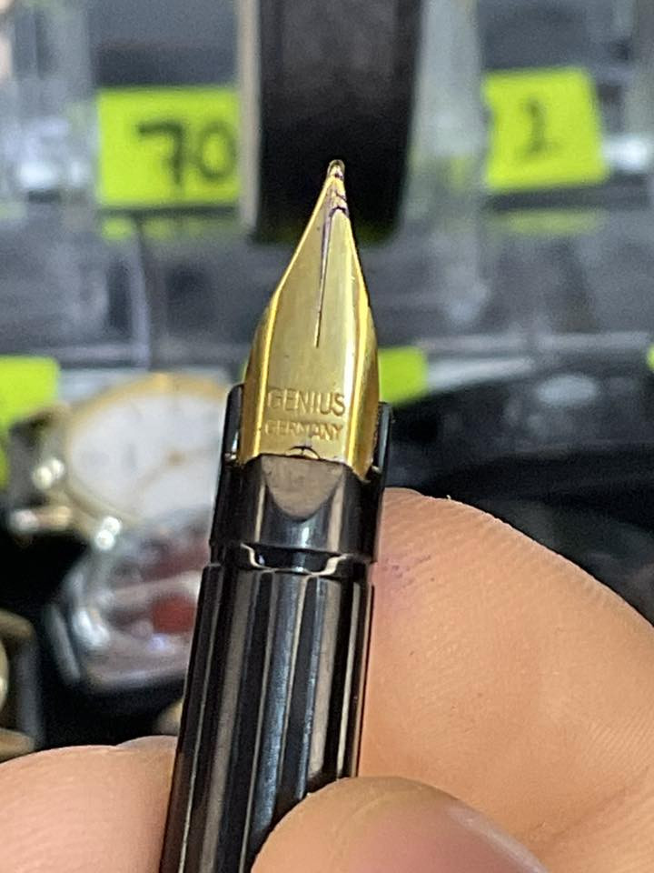 قلمين واحد الماني والثاني ماعرف شنو مع العبله  ثنينهم 100$ مع التوصيل


**إذا كنت صاحب هذا الإعلان وتريد حذفه لأي سبب، رجاءا أرسل رسالة إلى الدعم الفني**