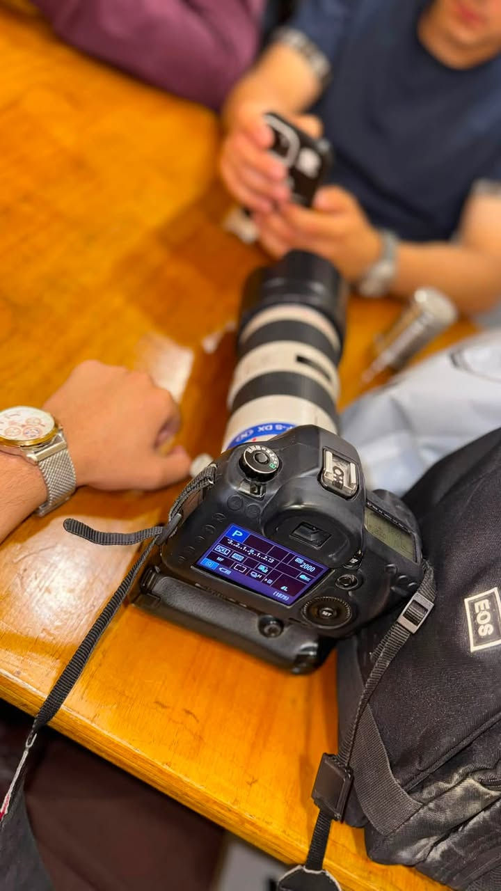 🔥 كاميرا للبيع  🔥
📸 Canon 5D Mark III
✅ الشتر: 50 ألف فقط
✅ حالة ممتازة جداً ونظيفة، استخدام شخصي.

📦 المرفقات:
✔️ عدسة Canon 70-200mm Mark II
✔️ Canon BG-E11 Battery Grip الأصلي
✔️ 3 بطاريات
✔️ الشاحنة
✔️العدسة 70-200 الاصدار الثاني  دبل سبلايزر
✔️ حقيبة الكاميرا
✔️رام ذاكرة 16GB

الكاميرا جاهزة للعمل مباشرة، مناسبة للأعراس، المناسبات، البورتريه، الفيديو، وصناعة المحتوى، ولا تحتاج أي مصروف.

مو مجرد كاميرا… هذا باكيج احترافي متكامل يوفر عليك وقت وجهد ومبالغ إضافية.

📍 الموقع: كربلاء.

📩 للمعاينة أو الاستفسار، ***********
