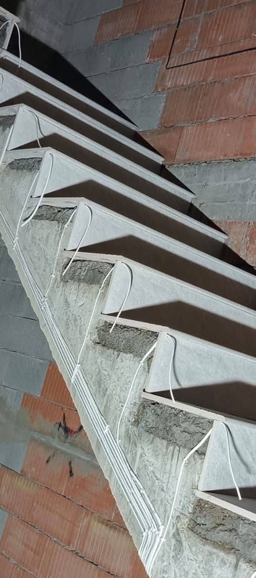 السلام عليكم...
كهربائي بيوت ومحلات
نعمل على تأسيس كهربائيات المنازل والمحلات.
 صيانة + ترميم +تأسيس بنظام سيمنز + نظام بواري+ فوتوسيل + بيانو درج سمارت + عزل الاحمال الثقيله والخفيفه + منضومة الايرث ..نماذج عن اعمالنا 
 نعمل باسعار مناسبة ودقة في العمل.
التواصل على خاص او الاتصال 
عالرقم: *********** 
واساب(***********)
العنوان: كركوك
