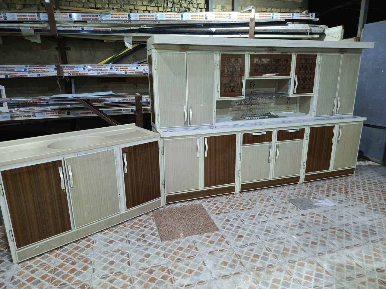 كاونتر 3 متر وسنك مترونص هذا تفصال مستعمل للبيع 
مكان بصره موجود توصيل داخل بصره 👈 ***********
